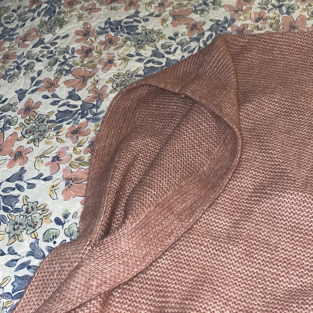 Universal Threads sweater - Picture 4 of 9